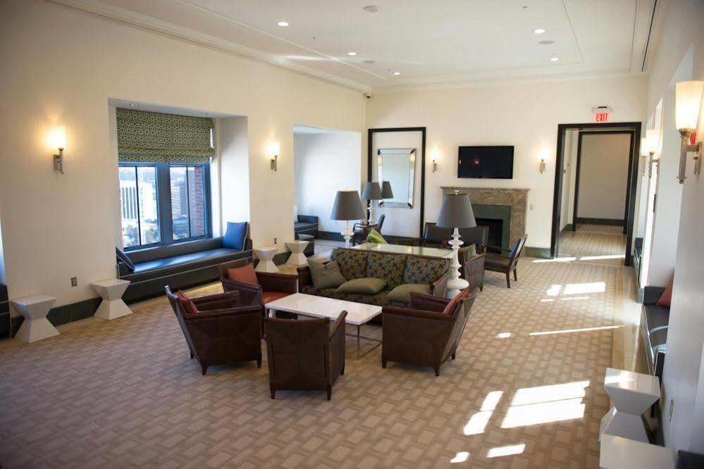 Crystal Quarters Furnished Apartments At The Gramercy 알링턴 외부 사진