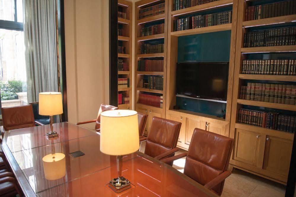 Crystal Quarters Furnished Apartments At The Gramercy 알링턴 외부 사진